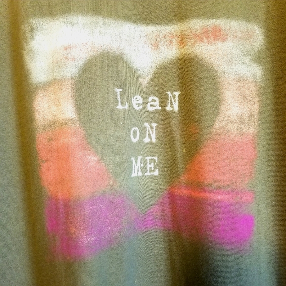 Life Is Good LEAN ON ME Heart Shirt Medium - Picture 4 of 6